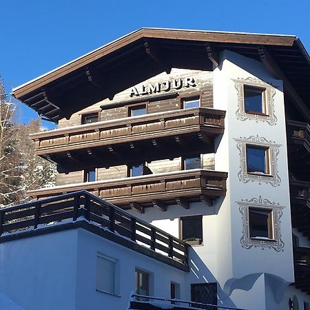 Hotel Garni Almjur Sankt Anton am Arlberg Bagian luar foto