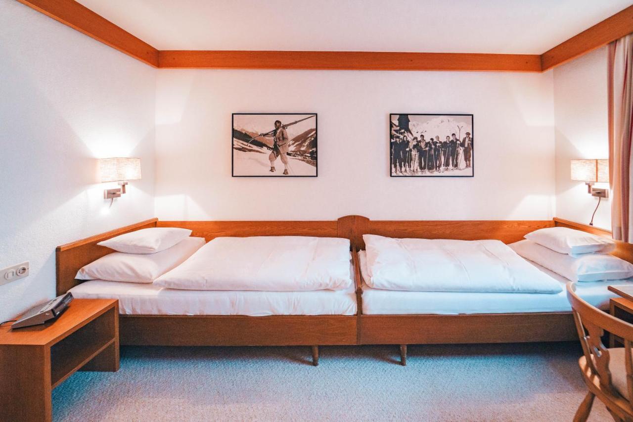 Hotel Garni Almjur Sankt Anton am Arlberg Bagian luar foto