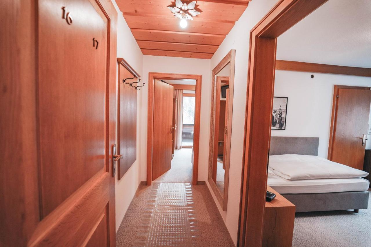 Hotel Garni Almjur Sankt Anton am Arlberg Bagian luar foto