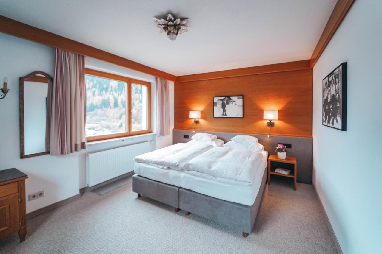 Hotel Garni Almjur Sankt Anton am Arlberg Bagian luar foto