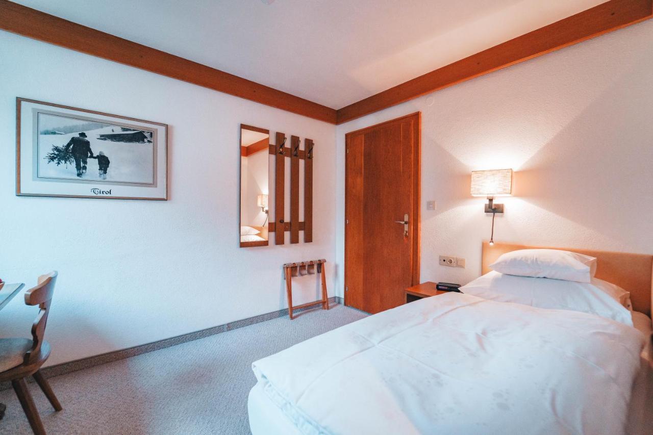 Hotel Garni Almjur Sankt Anton am Arlberg Bagian luar foto