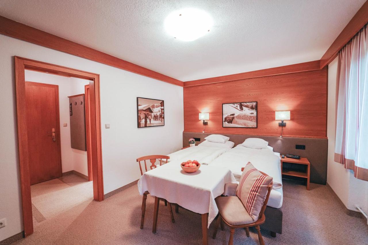 Hotel Garni Almjur Sankt Anton am Arlberg Bagian luar foto