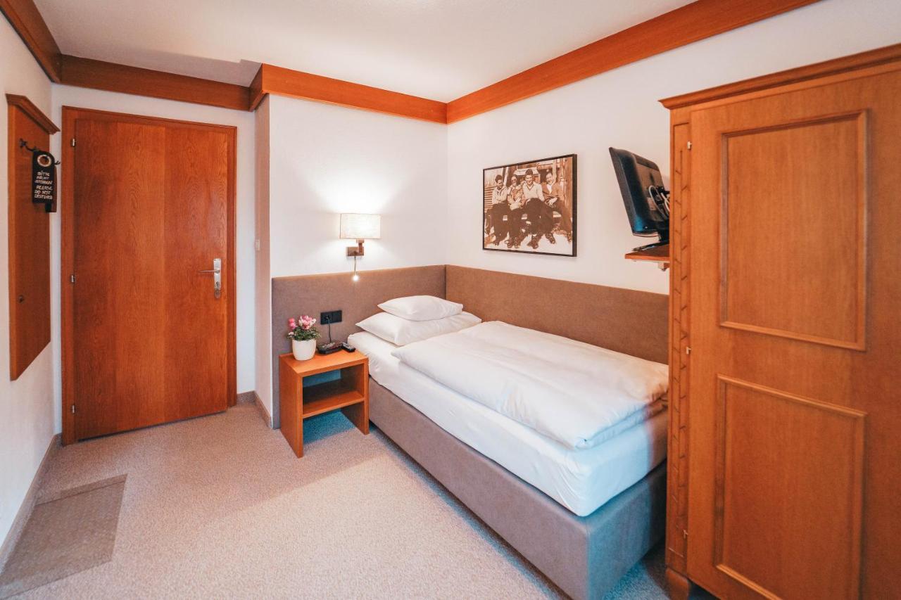Hotel Garni Almjur Sankt Anton am Arlberg Bagian luar foto
