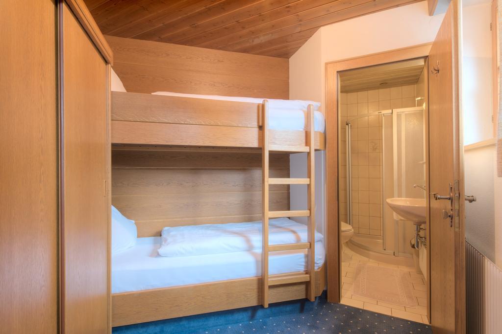 Hotel Garni Almjur Sankt Anton am Arlberg Ruang foto