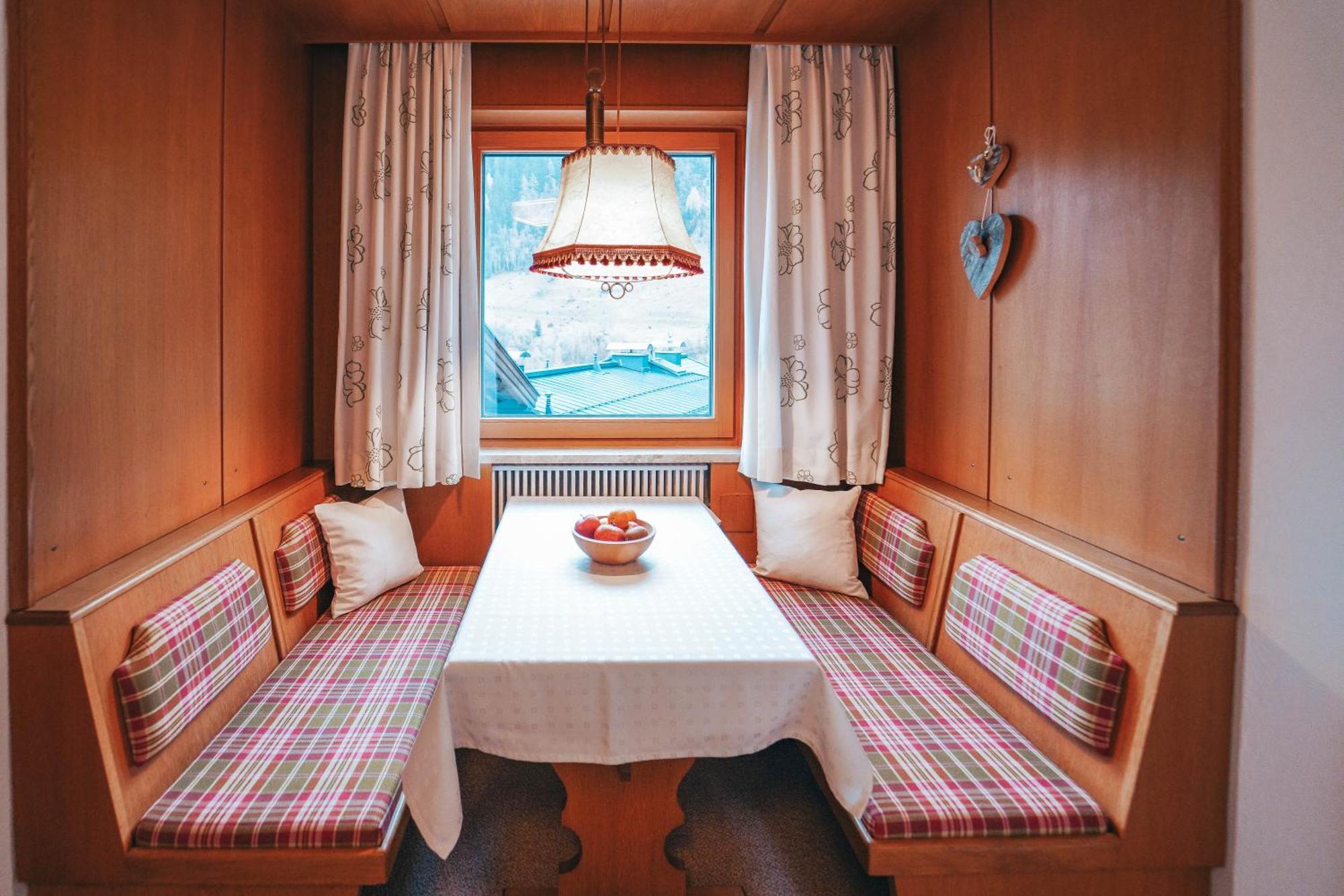 Hotel Garni Almjur Sankt Anton am Arlberg Bagian luar foto