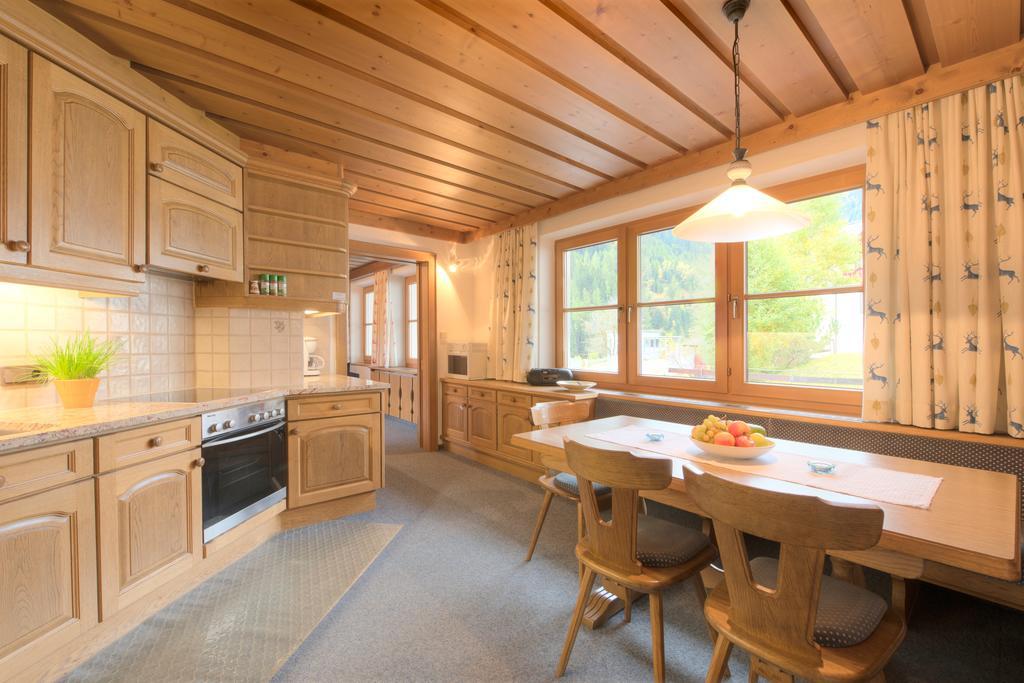 Hotel Garni Almjur Sankt Anton am Arlberg Bagian luar foto