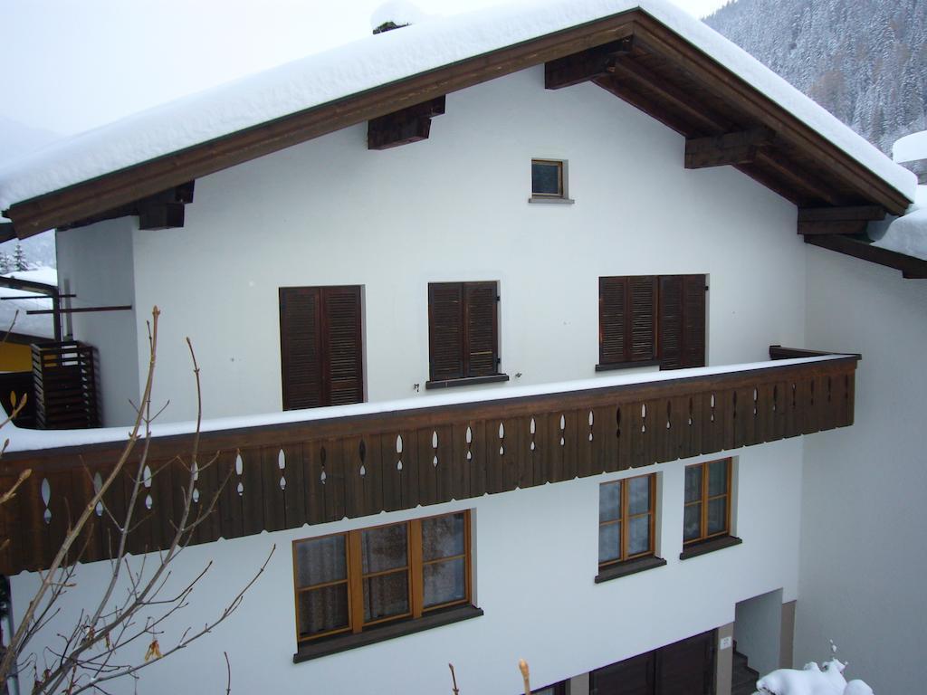 Hotel Garni Almjur Sankt Anton am Arlberg Bagian luar foto