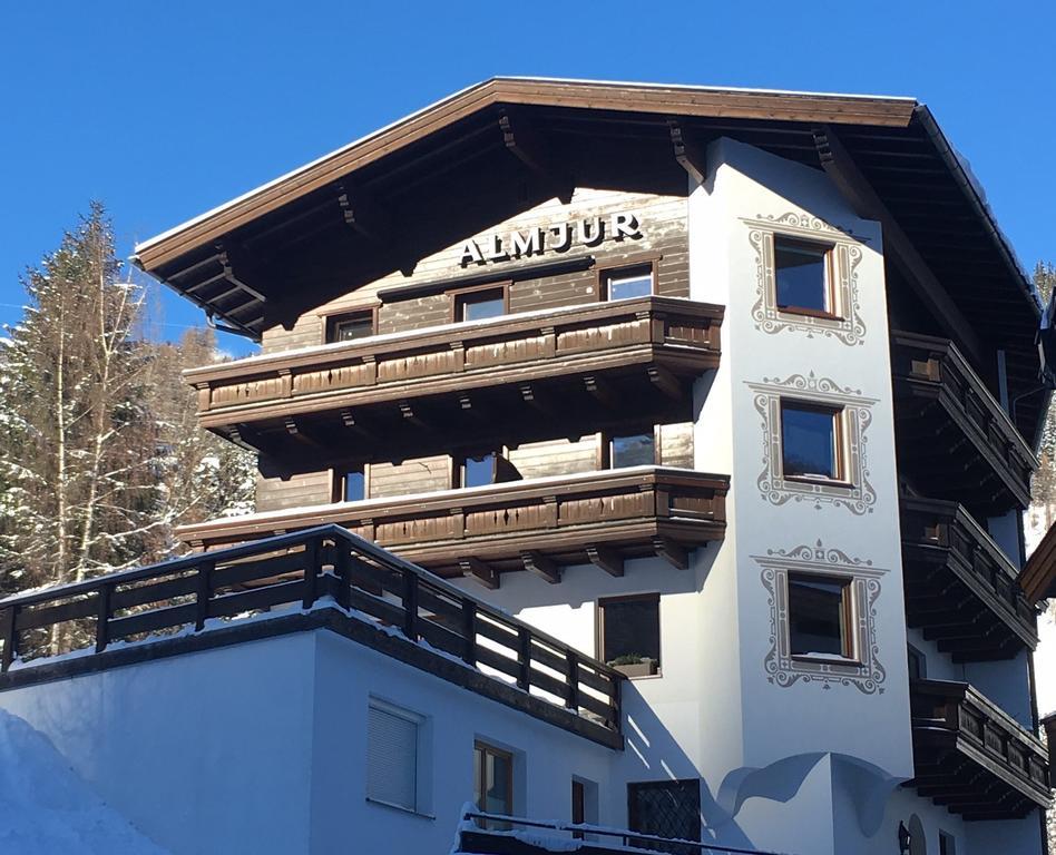 Hotel Garni Almjur Sankt Anton am Arlberg Bagian luar foto
